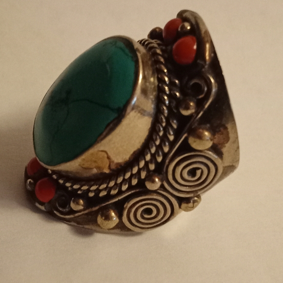 Turquoise Ring with Fantastic Details on the Sides. Size 8 @1" wide. - Picture 6 of 8